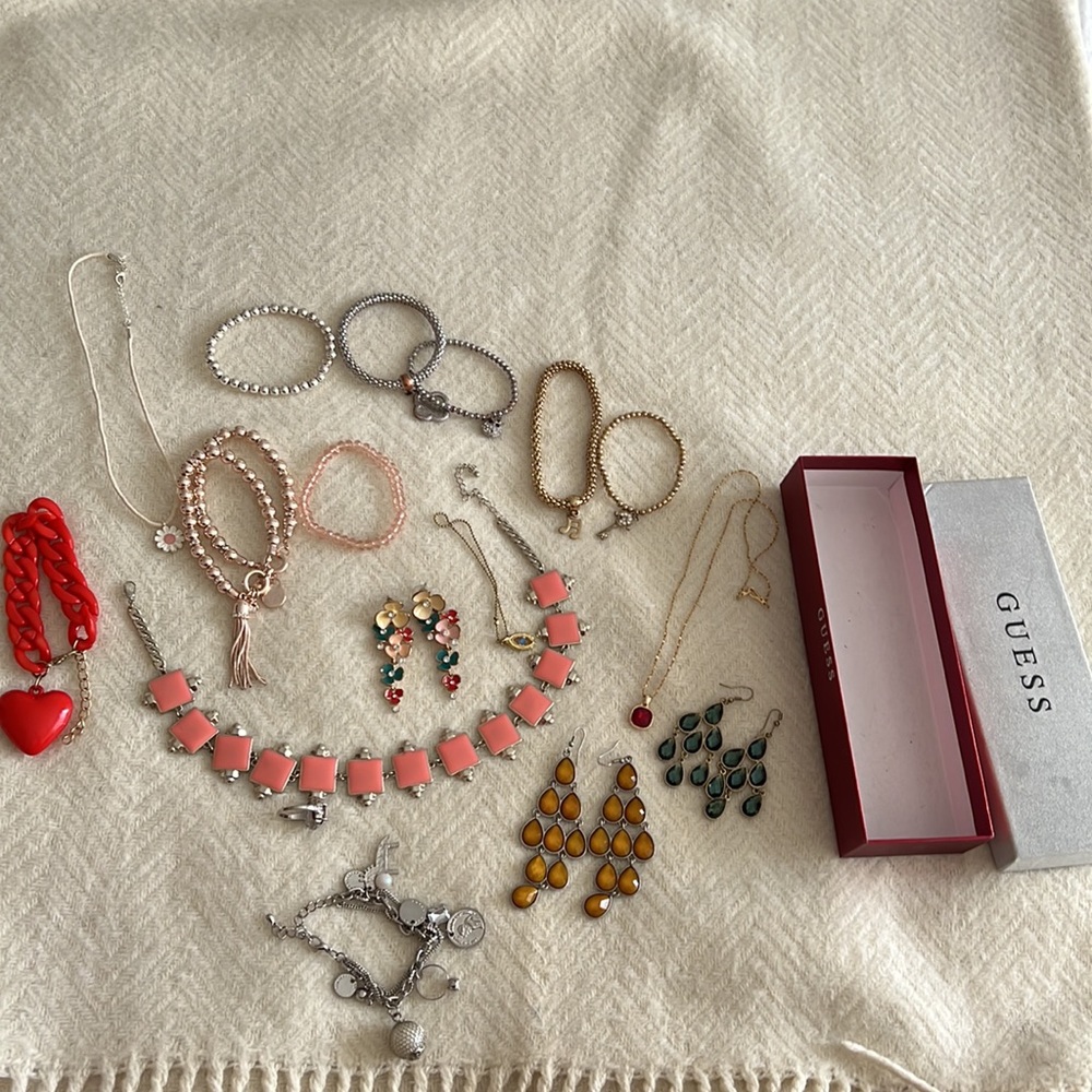 Jewelry bundle - Picture 14 of 16